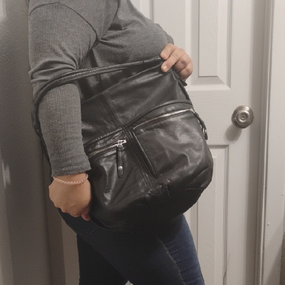 Olivia Harris Black Leather Handbag with Silver Accents - Picture 8 of 9